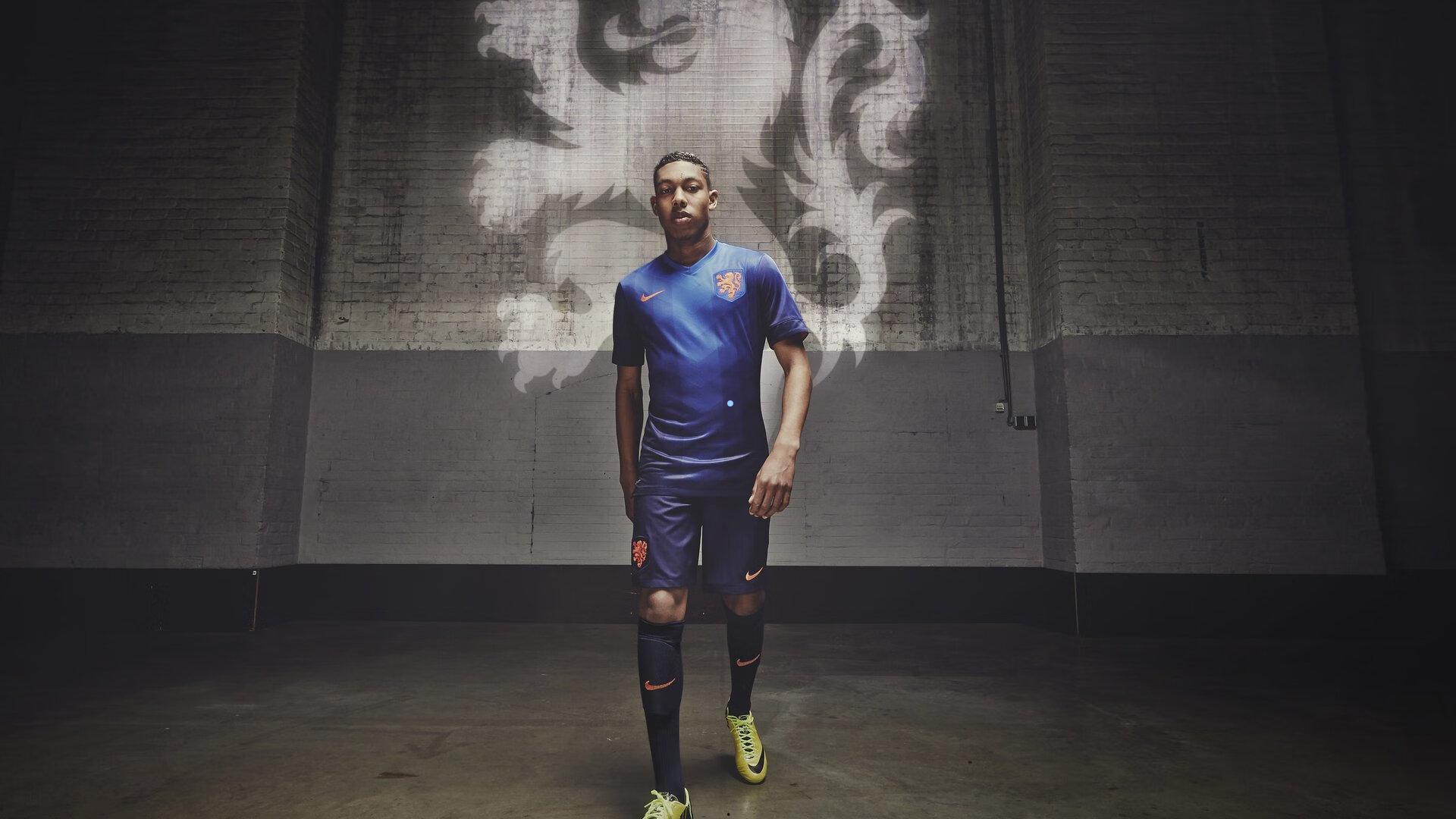 【海星体育】西班牙人球迷通道投掷水瓶事件发酵，西甲联赛或祭出看台关闭重罚-第3张图片-海星体育_海星体育官网_海星体育直播平台